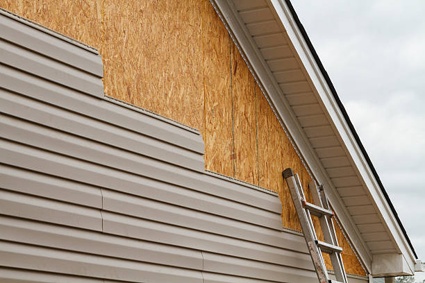 Professional Siding technician working in Medina, WA